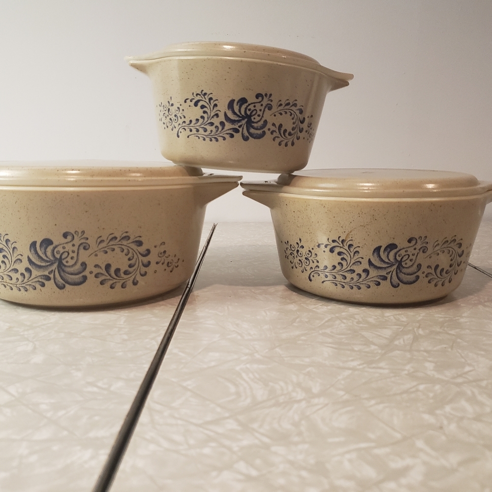 Pyrex 1970's golden speckled bowl set with tops - Picture 2 of 4